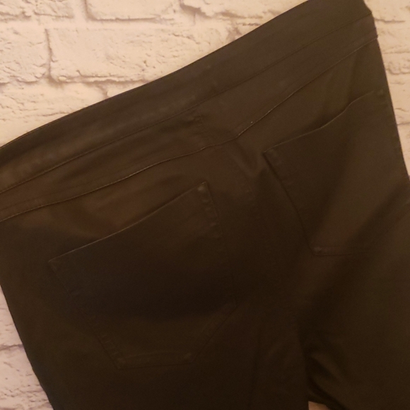 Leather pants with side zipper detail - Picture 4 of 4